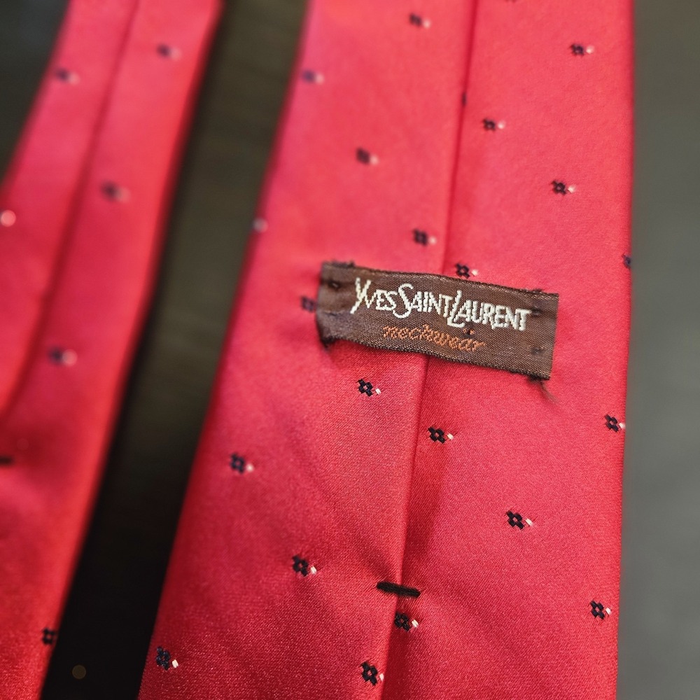 Yves Saint Laurent Red Black Geometric Silk Pointed Men's Tie 53.5in